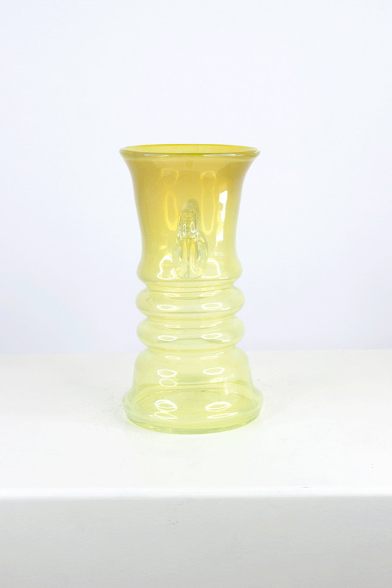 Image 1 of Vase en verre jaune de Jerzy Słuczan-Orkusz