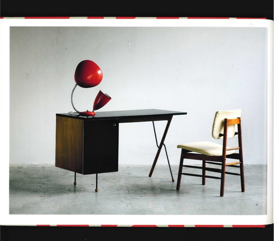 Image 1 of Greta Magnusson Grossman: un'auto e dei pantaloncini