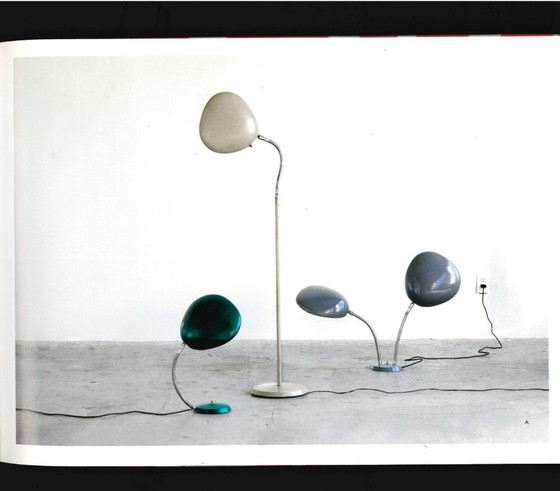 Image 1 of Greta Magnusson Grossman: un'auto e dei pantaloncini