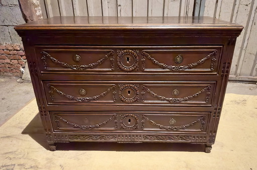 Antique chest of drawers in Louis Xvi style