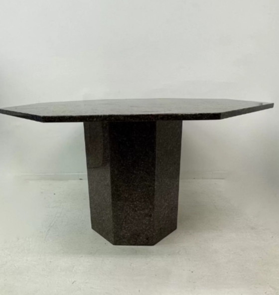 Image 1 of Table de salle à manger hexagonale en granit, Mid Century, années 1980