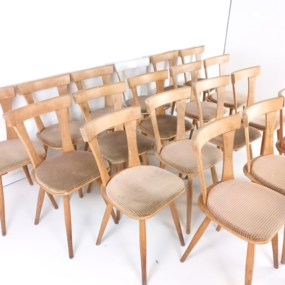 Image 1 of Lot 19 chaises de salle à manger vintage en bois