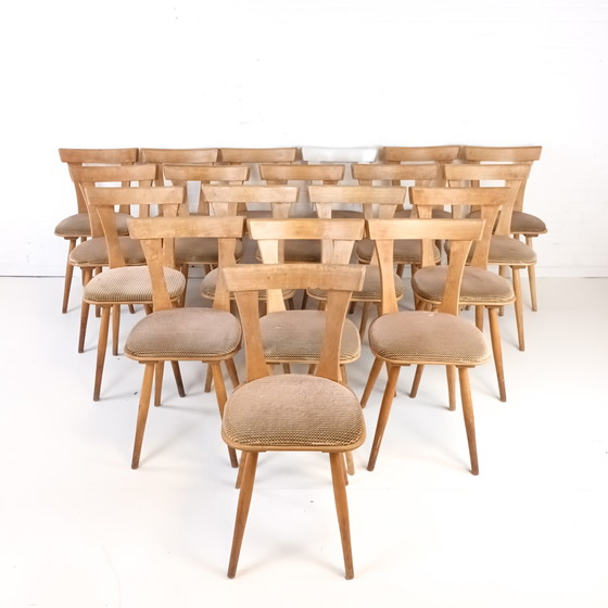 Image 1 of Lot 19 chaises de salle à manger vintage en bois