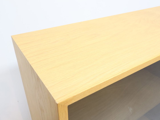 Image 1 of Buffet vintage en chêne blond avec portes coulissantes en verre fumé