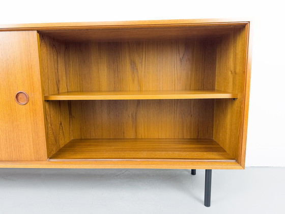 Image 1 of Buffet vintage en teck avec portes coulissantes, 1971