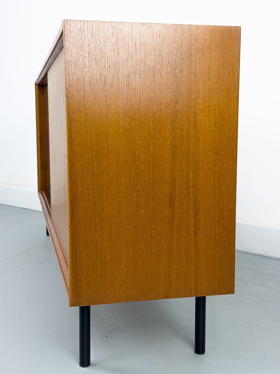 Image 1 of Buffet vintage en teck avec portes coulissantes, 1971