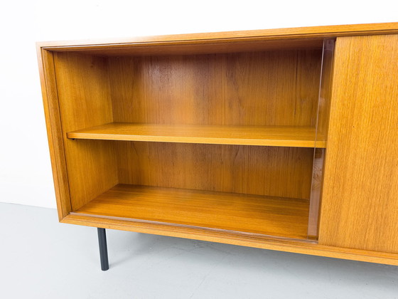 Image 1 of Buffet vintage en teck avec portes coulissantes, 1971