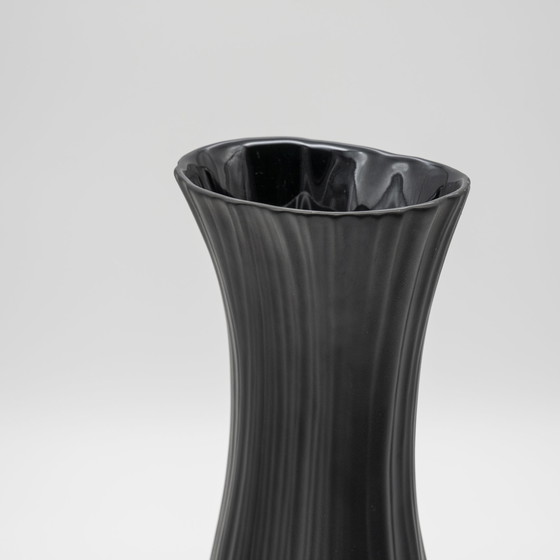 Image 1 of Martin Freyer Rosenthal Plissee Bisque Porcelaine Noire 37 cm + 27 cm Vase Duo