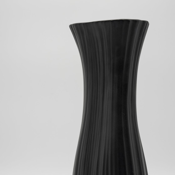 Image 1 of Martin Freyer Rosenthal Plissee Bisque Porcelaine Noire 37 cm + 27 cm Vase Duo