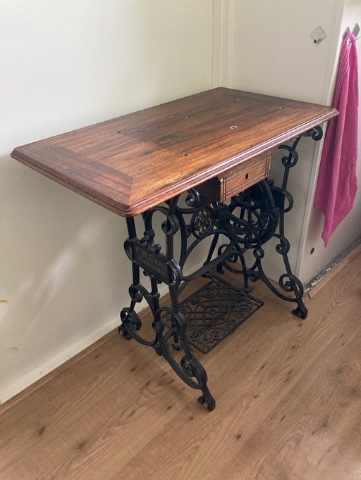 F.W.Cunz Coblenz sewing machine table