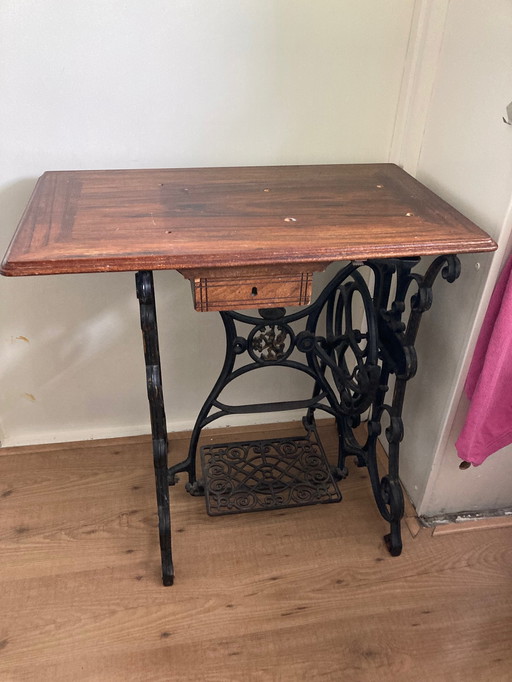 F.W.Cunz Coblenz sewing machine table