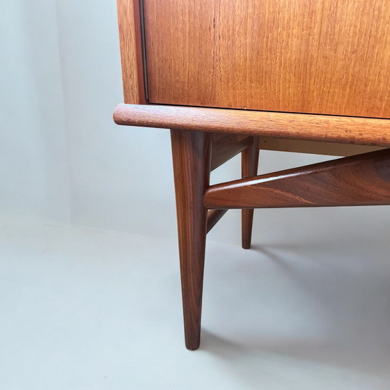 Image 1 of Credenza Borge Mogensen per Fredericia Stolefabrik Danimarca anni '60 - Cassettiera danese dal design moderno in teak su bas