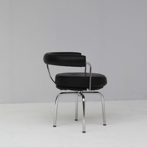 Cassina Tournant armchairs