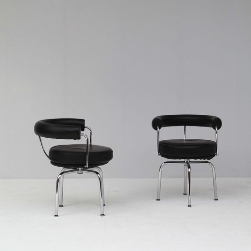 Cassina Tournant armchairs