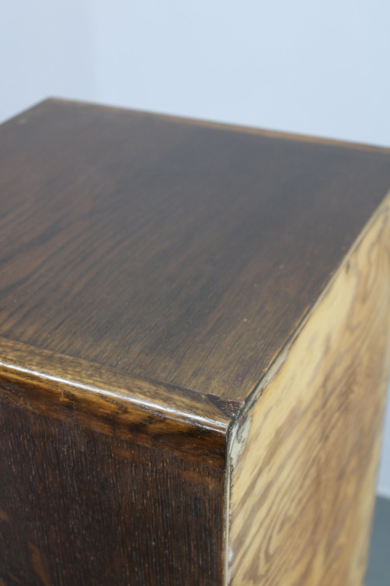 Image 1 of Gabinete de oficina de madera con tambor de la década de 1950 