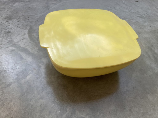 Pyrex Oven dish light yellow