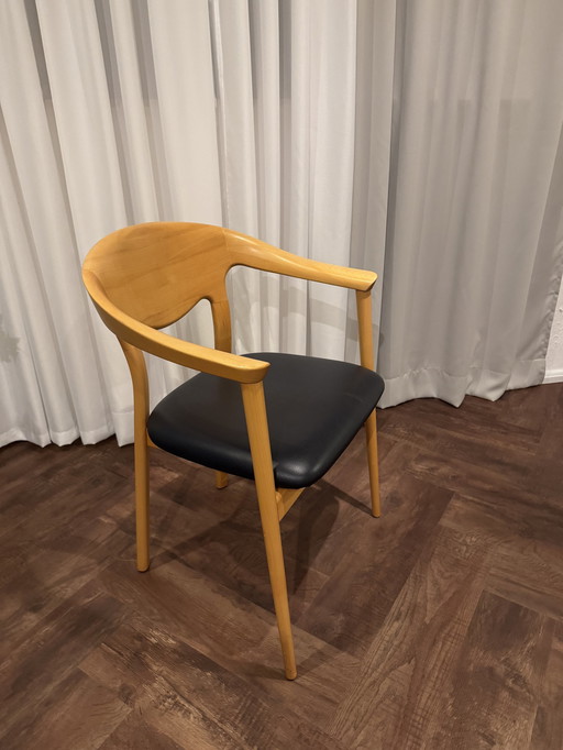 Extendable table 8 chairs wood