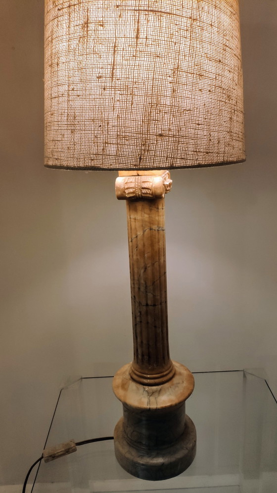 Image 1 of Lámpara de mesa de estilo griego 