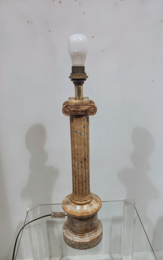 Image 1 of Lámpara de mesa de estilo griego 