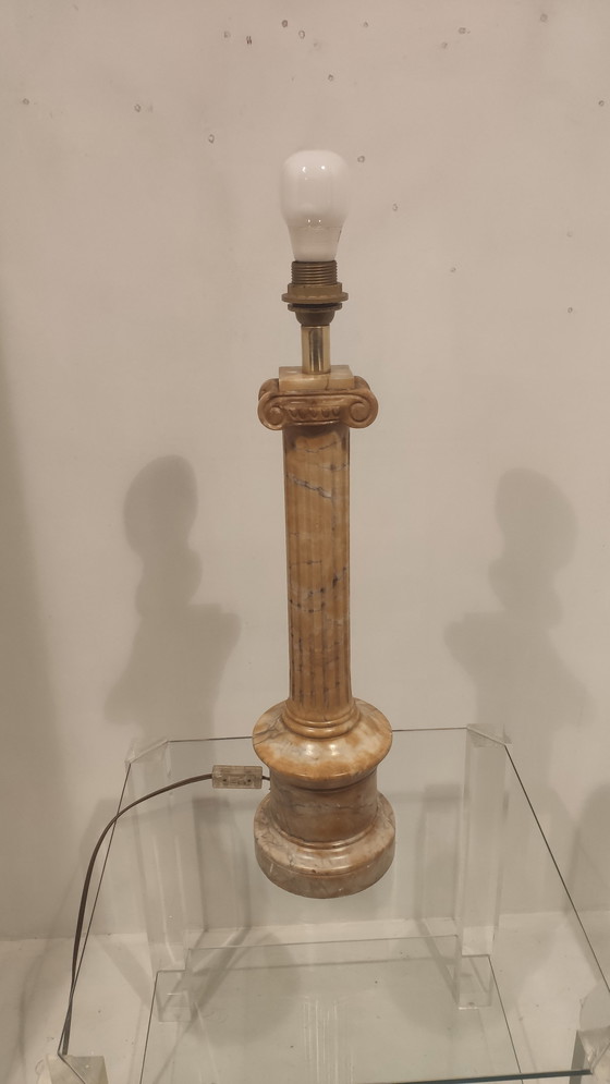 Image 1 of Lámpara de mesa de estilo griego 