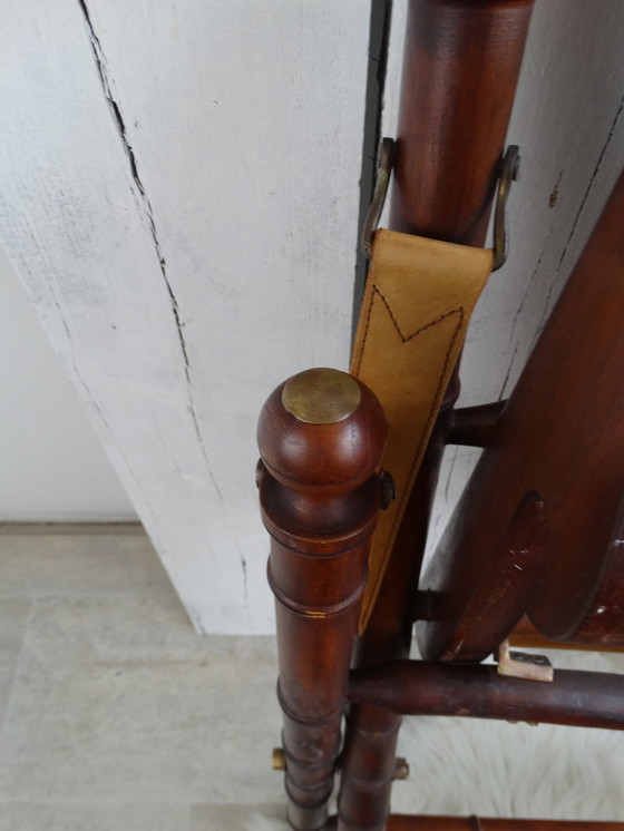 Image 1 of Fauteuil d'officier - bois et cuir - Style campagne militaire