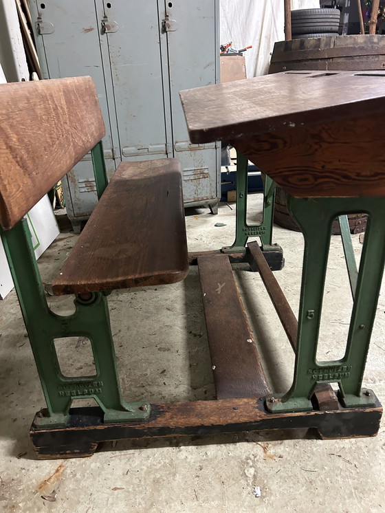 Image 1 of Bureau d'école vintage pupitre fonte/bois