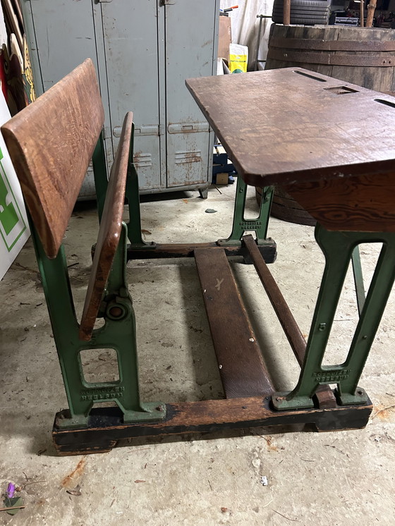 Image 1 of Bureau d'école vintage pupitre fonte/bois