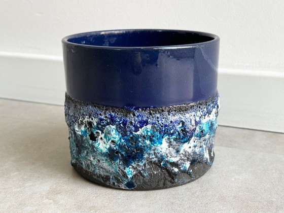 Image 1 of 1X Marei Flower Pot With Fat Lava Glaze - Capri