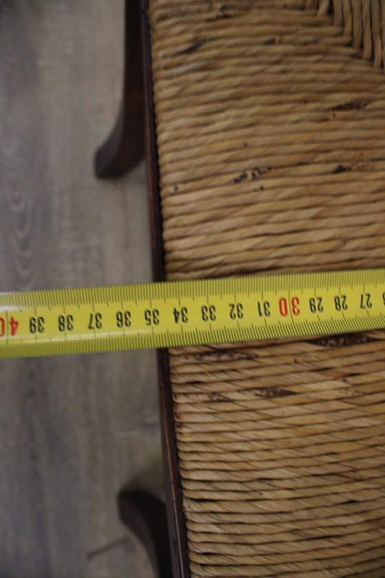 Image 1 of Silla de oración antigua con asiento de mimbre 