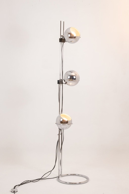 Chrome-plated metal floor lamp. Circa 1970.