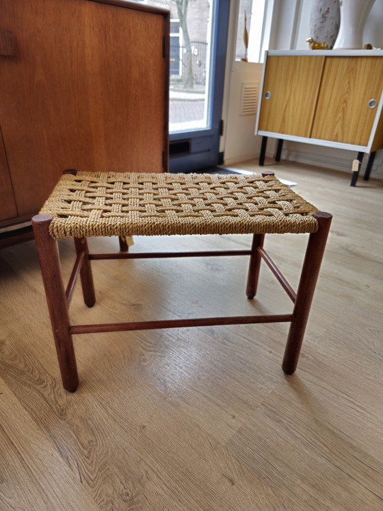 Image 1 of Sgabello poggiapiedi vintage in corda di carta