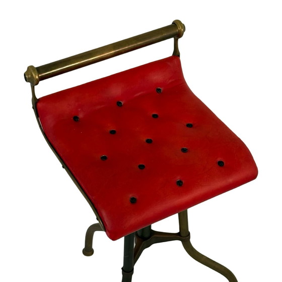 Image 1 of Sgabello antico pieghevole in ghisa con rivestimento in velluto capitonné. - 'Sedia da barbiere'