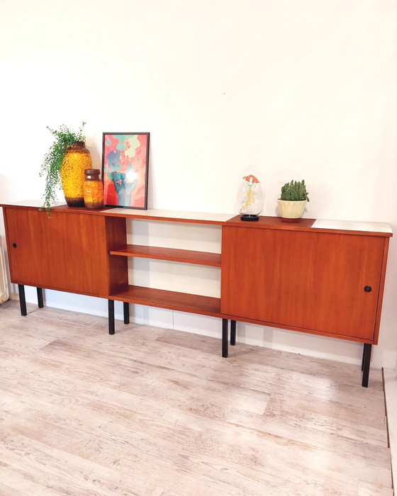 Image 1 of Buffet vintage des années 1960