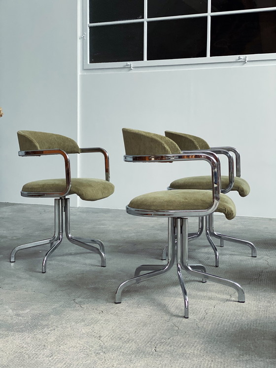 Image 1 of 6 sedie girevoli in velluto a coste cromato italiane degli anni '70, verde oliva e salvia