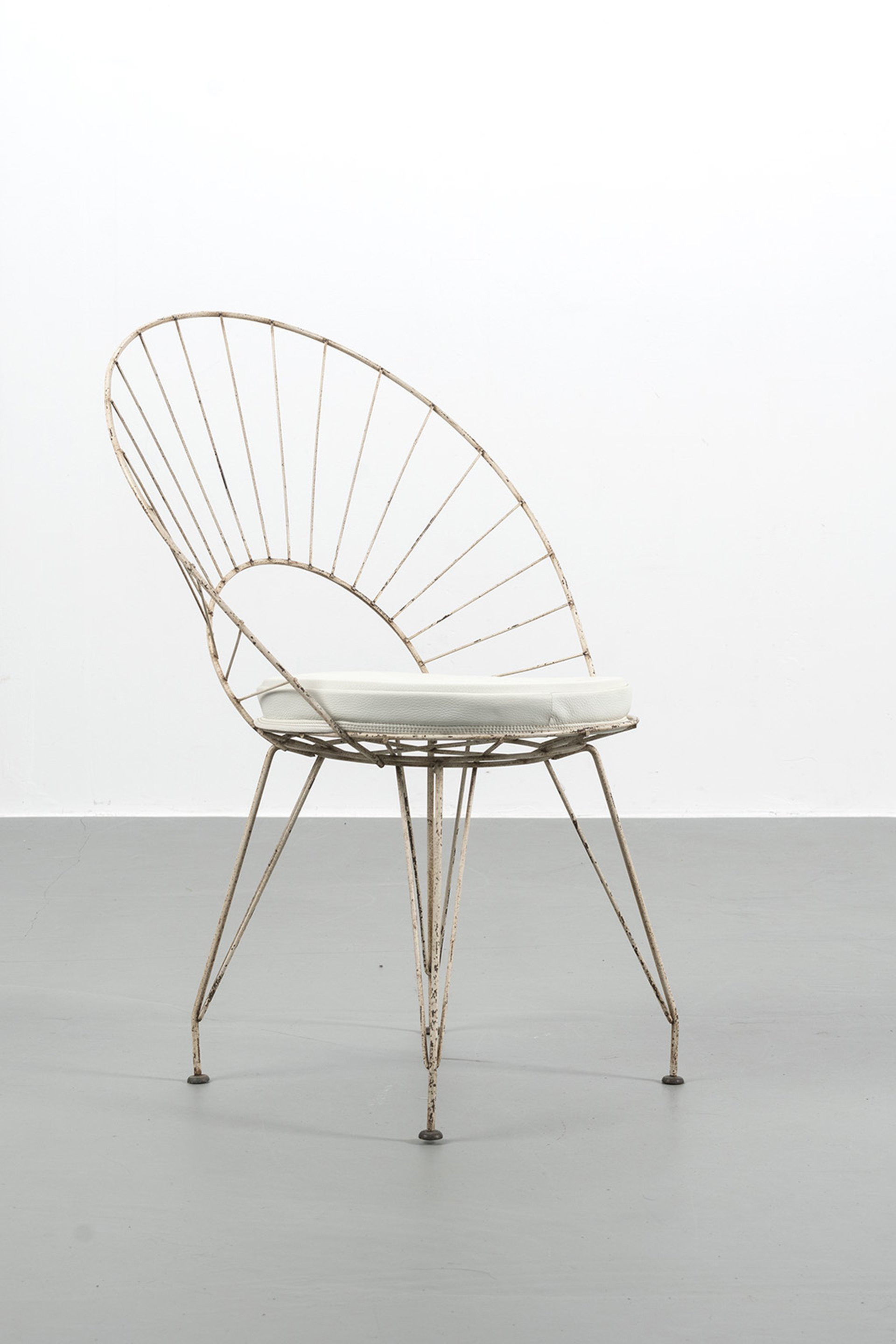 Vintage Wire Chair 143.10 Whoppah