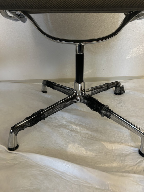 Image 1 of Vitra- Ea108