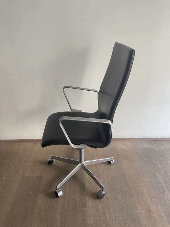 Image 1 of Fritz Hansen Oxford, chaise de bureau mi-haute d'Arne Jacobsen