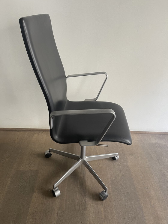 Image 1 of Fritz Hansen Oxford, chaise de bureau mi-haute d'Arne Jacobsen