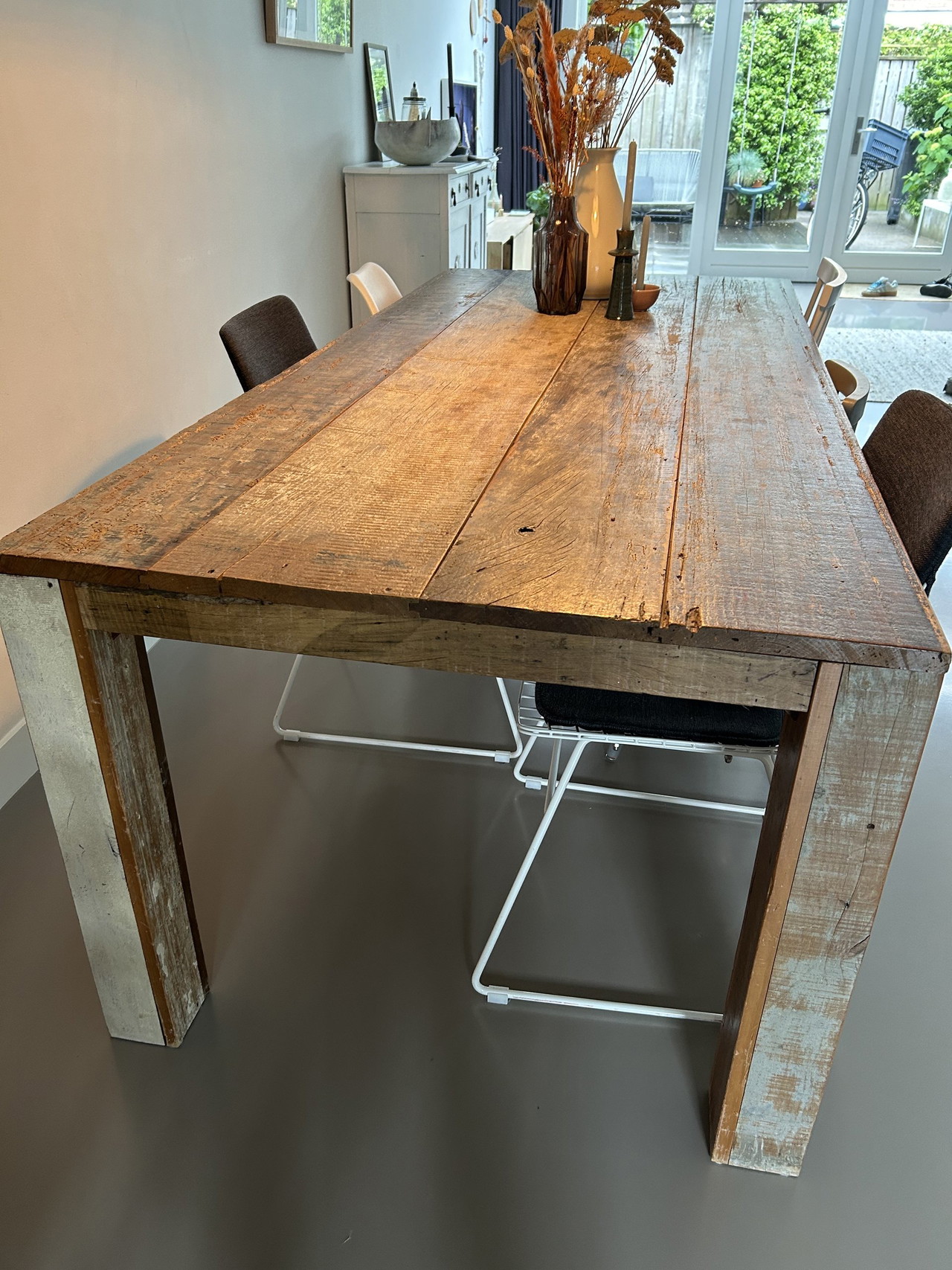 Mesa de comedor de madera de andamio brasileña
