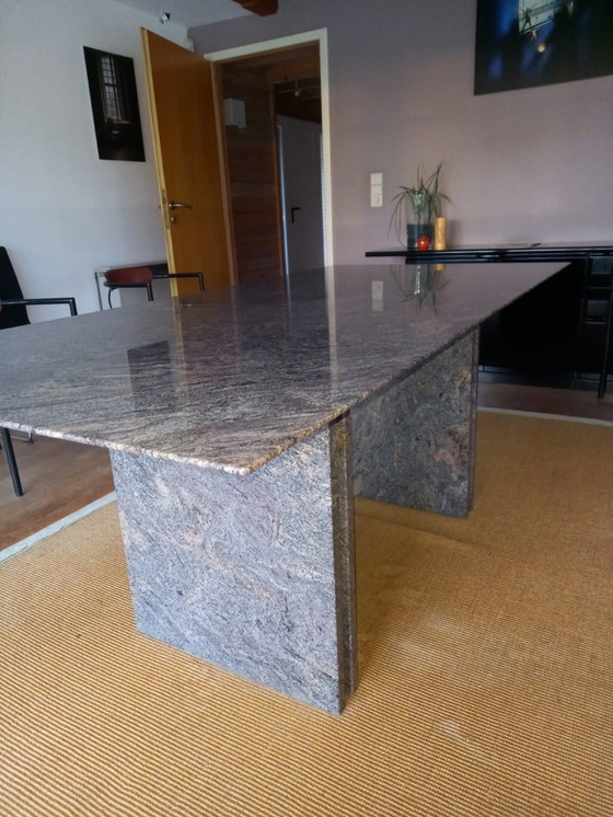 Image 1 of Table de salle à manger en granit