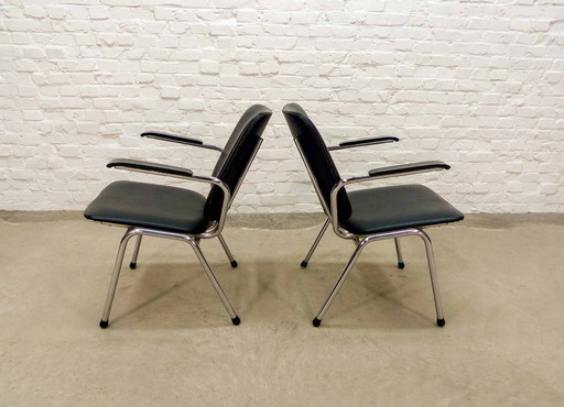 2 fauteuils Gebr. de Wit en chrome et simili-cuir noir