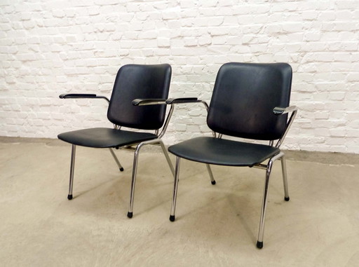 2 fauteuils Gebr. de Wit en chrome et simili-cuir noir