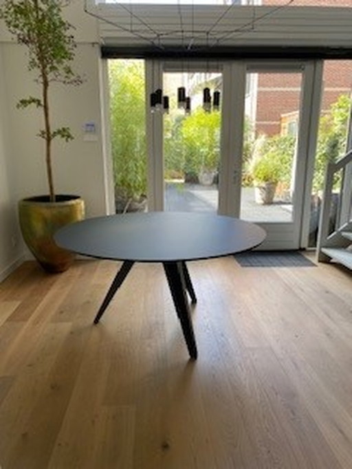 Odesi Belly table Kees Marcelis