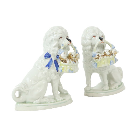 Image 1 of Paire de chiens anciens en porcelaine Art Nouveau