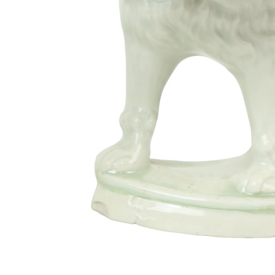 Image 1 of Paire de chiens anciens en porcelaine Art Nouveau