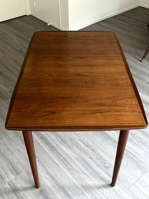 Louis van Teeffelen dining table