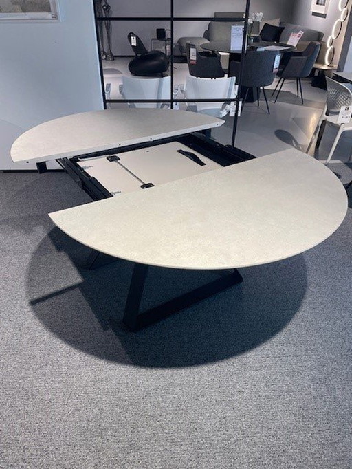 Calligaris Atlanta Table Round Extendable Showroom Model