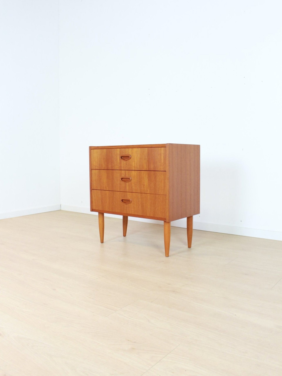 Cassettiera vintage Smi piccola in teak