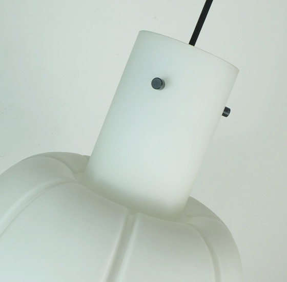 Image 1 of grande glashuette limburg PENDANT LIGHT abat-jour en verre opalin blanc en forme de fleur