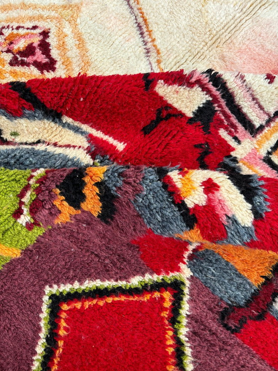 Image 1 of Tapis marocain abstrait tissé à la main